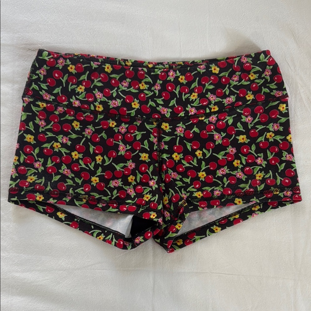 Fleo Cherry Shorts - S
